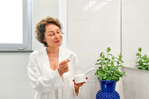 What Are the Effective Ways to Increase Daily Water Intake for UK Office Workers?